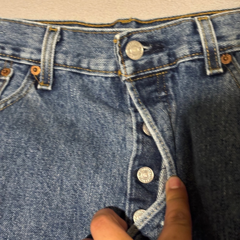 Levis 501 Original Fit Jeans Mens 34x32 Medium Wash Blue Button Fly Denim - Picture 5 of 11